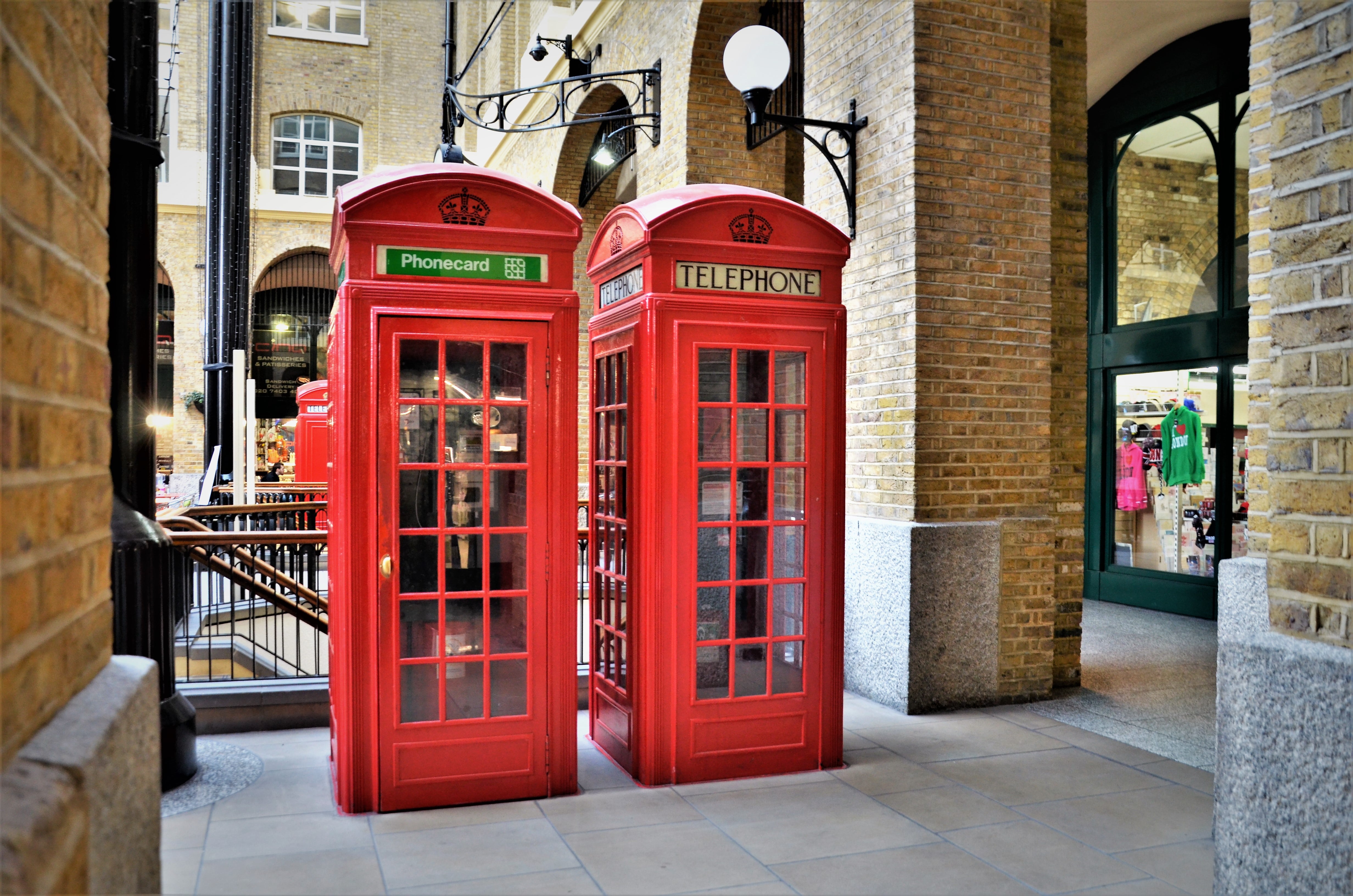 K2 kiosks, Hay's Galleria, London