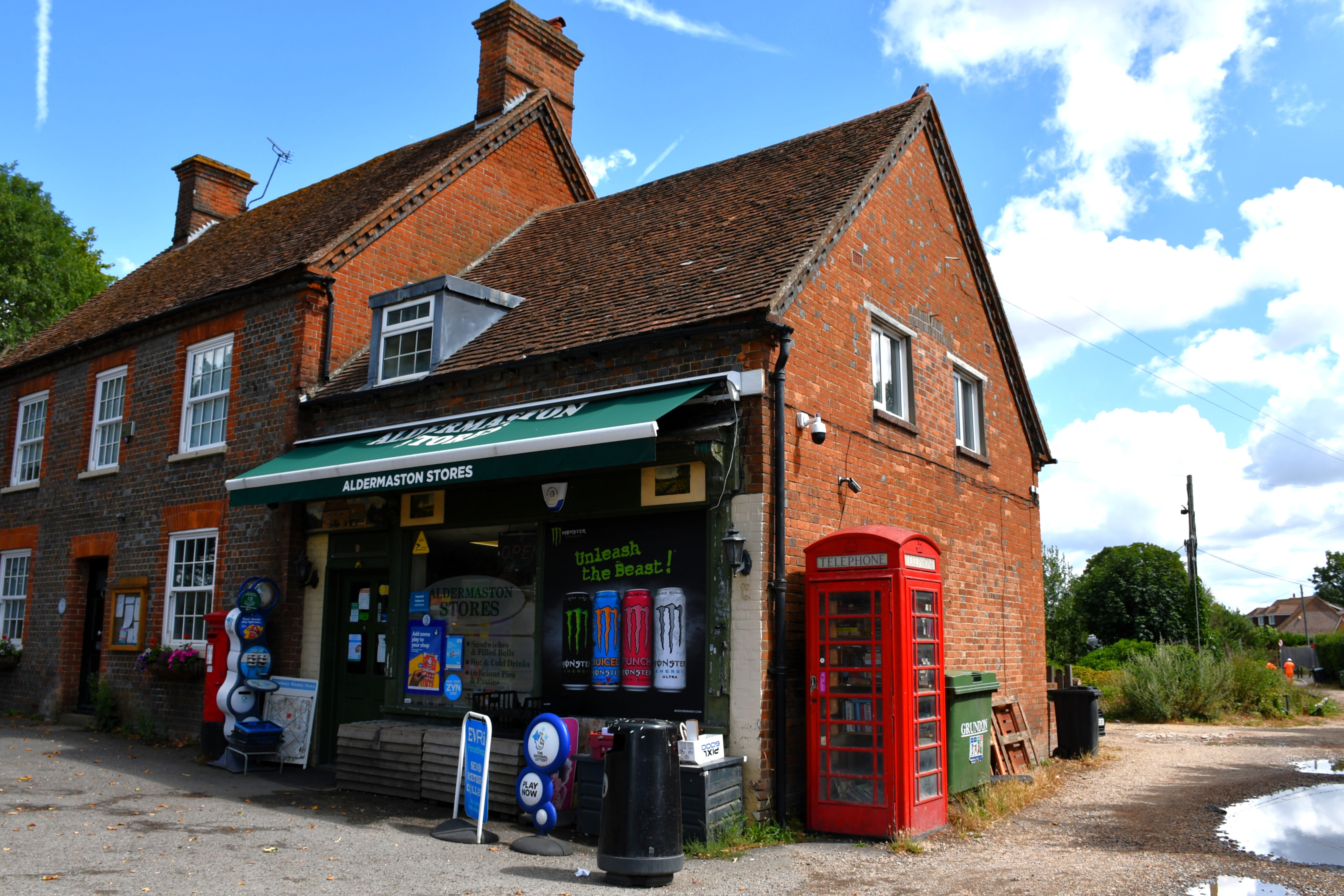 K6, Aldermaston Village