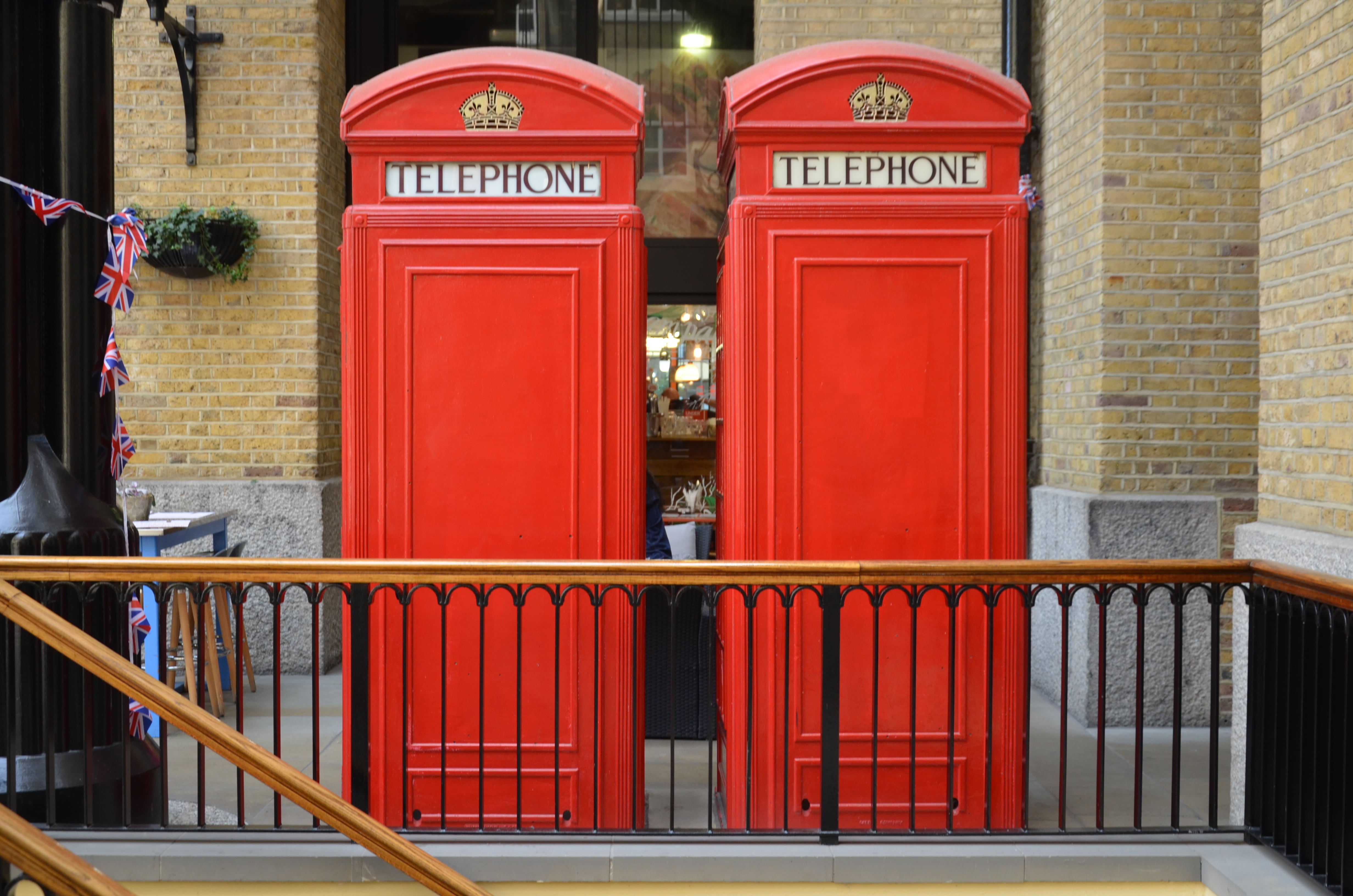 K2 kiosks, Hay's Galleria, London
