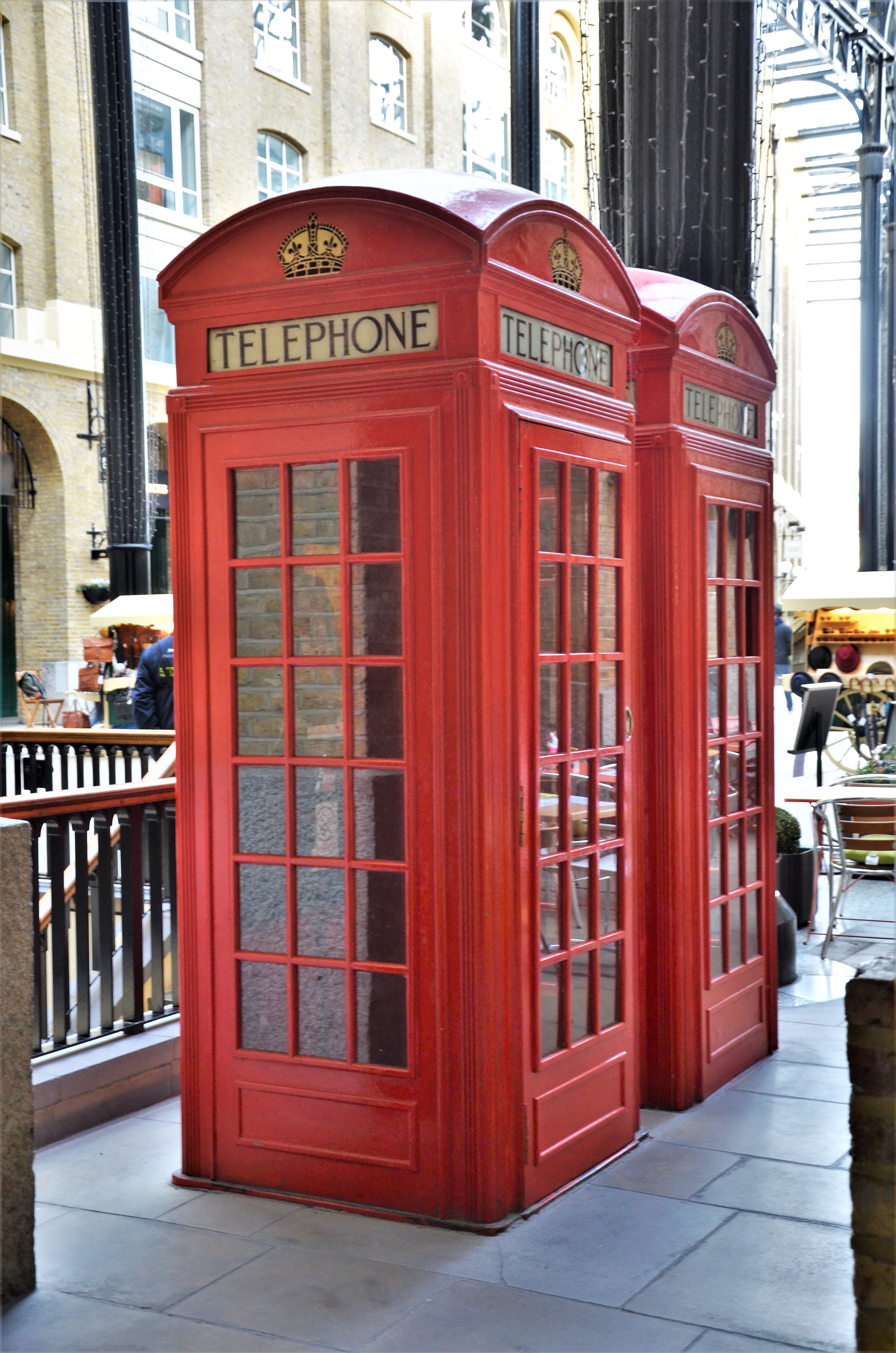 K2 kiosks, Hay's Galleria, London